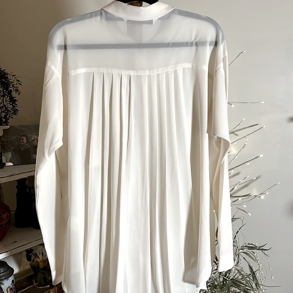 💙Demoo Parkchoonmoo L/XL Ivory button down.Slight Dolman sleeve. Pleated back. - Picture 7 of 7
